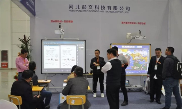 平板PK投影：零售商務會議顯示的新戰爭